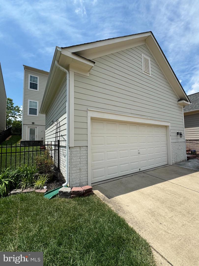 1719 IDLEWILD BLVD, FREDERICKSBURG, Virginia 22401, 3 Bedrooms Bedrooms, 10 Rooms Rooms,3 BathroomsBathrooms,Residential,For sale,1719 IDLEWILD BLVD,VAFB2008254 MLS # VAFB2008254