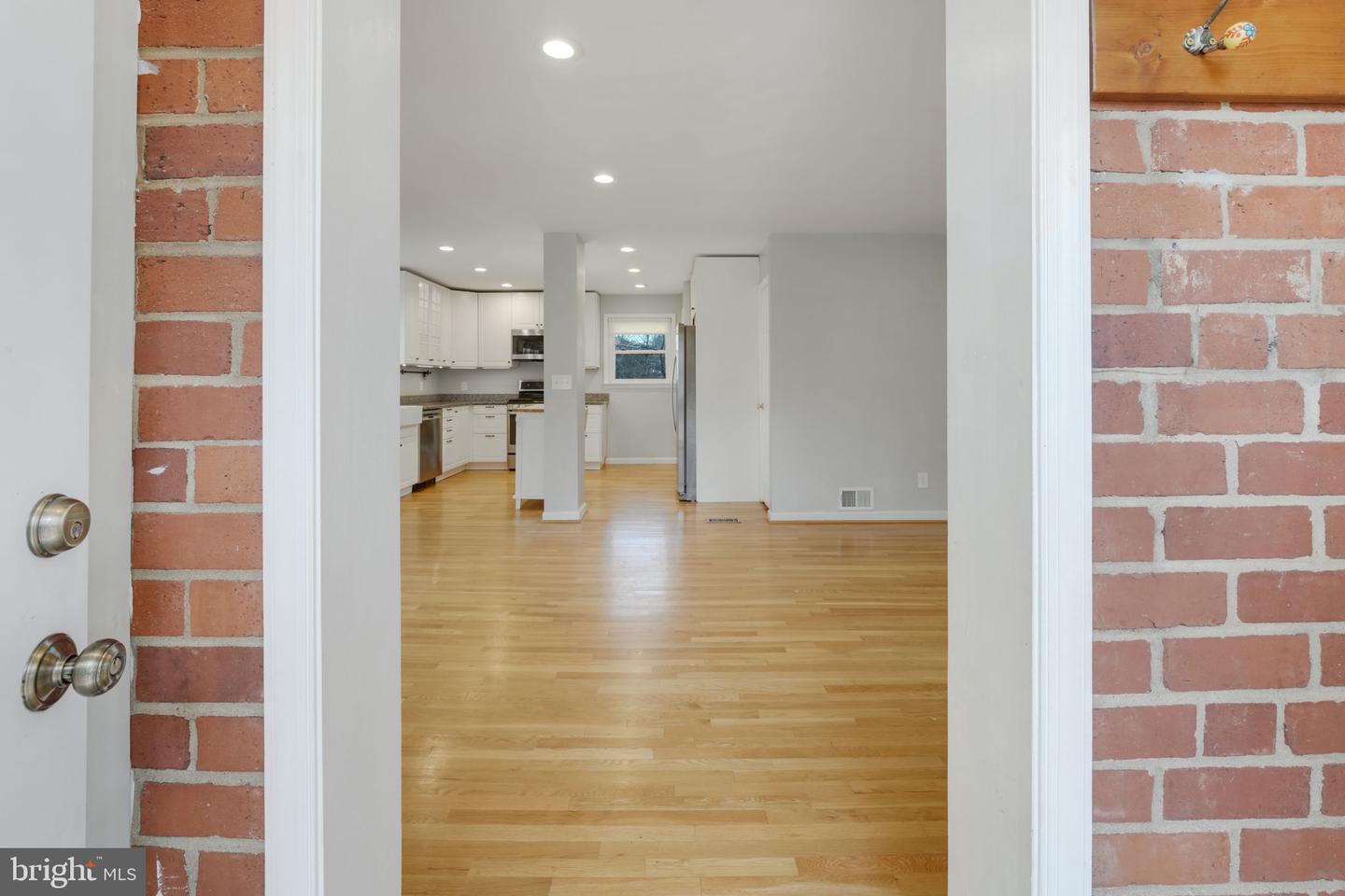 1305 S BUCHANAN ST S, ARLINGTON, Virginia 22204, 4 Bedrooms Bedrooms, ,2 BathroomsBathrooms,Residential,For sale,1305 S BUCHANAN ST S,VAAR2057478 MLS # VAAR2057478