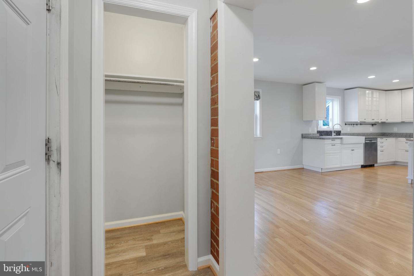 1305 S BUCHANAN ST S, ARLINGTON, Virginia 22204, 4 Bedrooms Bedrooms, ,2 BathroomsBathrooms,Residential,For sale,1305 S BUCHANAN ST S,VAAR2057478 MLS # VAAR2057478