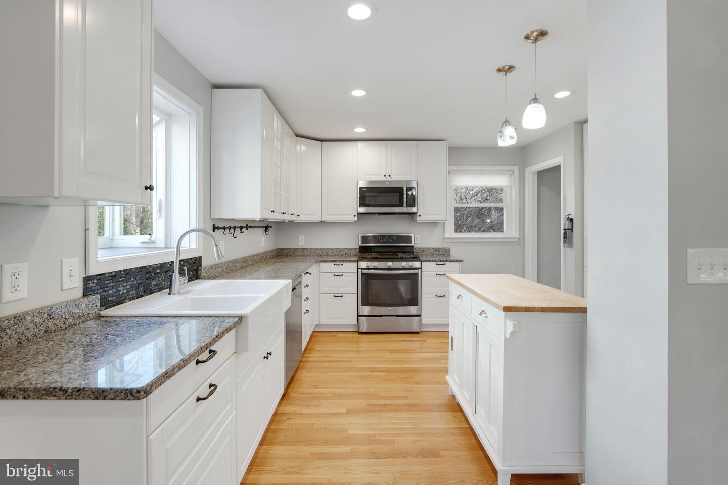 1305 S BUCHANAN ST S, ARLINGTON, Virginia 22204, 4 Bedrooms Bedrooms, ,2 BathroomsBathrooms,Residential,For sale,1305 S BUCHANAN ST S,VAAR2057478 MLS # VAAR2057478