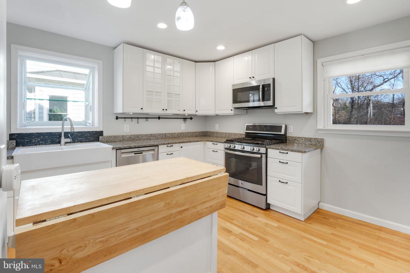 1305 S BUCHANAN ST S, ARLINGTON, Virginia 22204, 4 Bedrooms Bedrooms, ,2 BathroomsBathrooms,Residential,For sale,1305 S BUCHANAN ST S,VAAR2057478 MLS # VAAR2057478