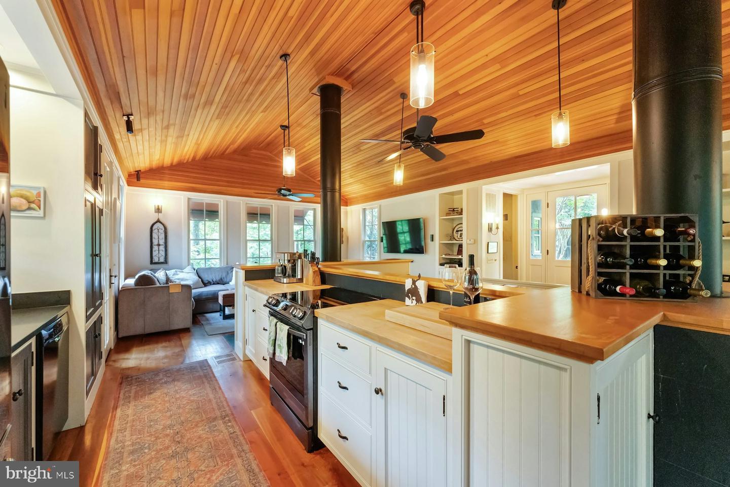 13487 MIDLANDS FARM LN, LOVETTSVILLE, Virginia 20180, 3 Bedrooms Bedrooms, ,2 BathroomsBathrooms,Residential,For sale,13487 MIDLANDS FARM LN,VALO2097336 MLS # VALO2097336