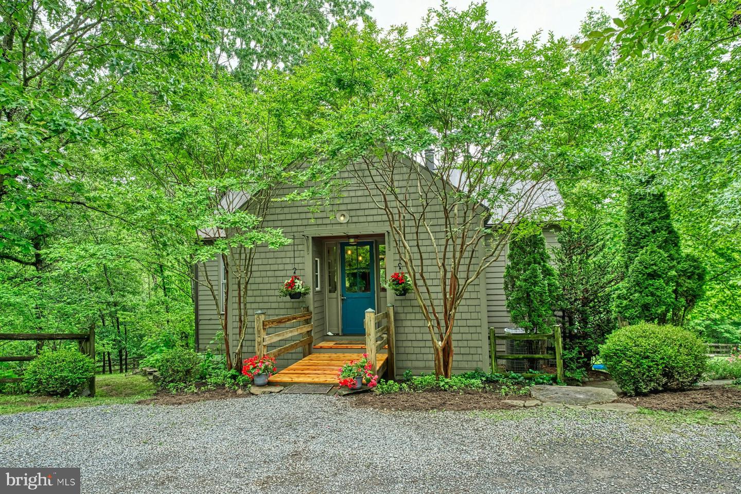 13487 MIDLANDS FARM LN, LOVETTSVILLE, Virginia 20180, 3 Bedrooms Bedrooms, ,2 BathroomsBathrooms,Residential,For sale,13487 MIDLANDS FARM LN,VALO2097336 MLS # VALO2097336