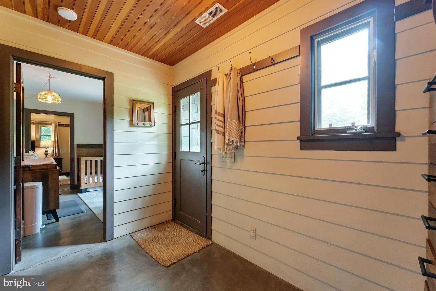 13487 MIDLANDS FARM LN, LOVETTSVILLE, Virginia 20180, 3 Bedrooms Bedrooms, ,2 BathroomsBathrooms,Residential,For sale,13487 MIDLANDS FARM LN,VALO2097336 MLS # VALO2097336