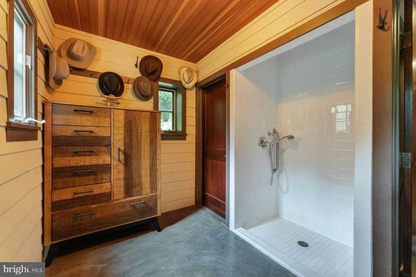 13487 MIDLANDS FARM LN, LOVETTSVILLE, Virginia 20180, 3 Bedrooms Bedrooms, ,2 BathroomsBathrooms,Residential,For sale,13487 MIDLANDS FARM LN,VALO2097336 MLS # VALO2097336