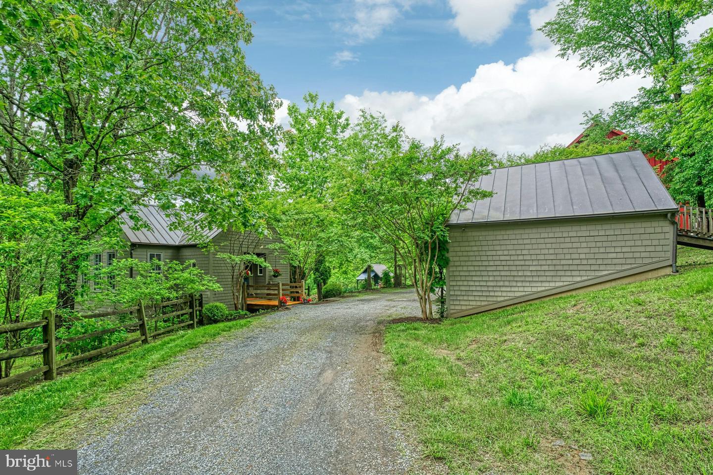 13487 MIDLANDS FARM LN, LOVETTSVILLE, Virginia 20180, 3 Bedrooms Bedrooms, ,2 BathroomsBathrooms,Residential,For sale,13487 MIDLANDS FARM LN,VALO2097336 MLS # VALO2097336