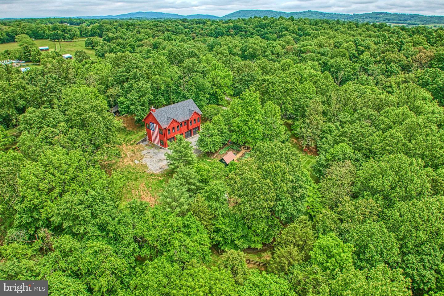 13487 MIDLANDS FARM LN, LOVETTSVILLE, Virginia 20180, 3 Bedrooms Bedrooms, ,2 BathroomsBathrooms,Residential,For sale,13487 MIDLANDS FARM LN,VALO2097336 MLS # VALO2097336