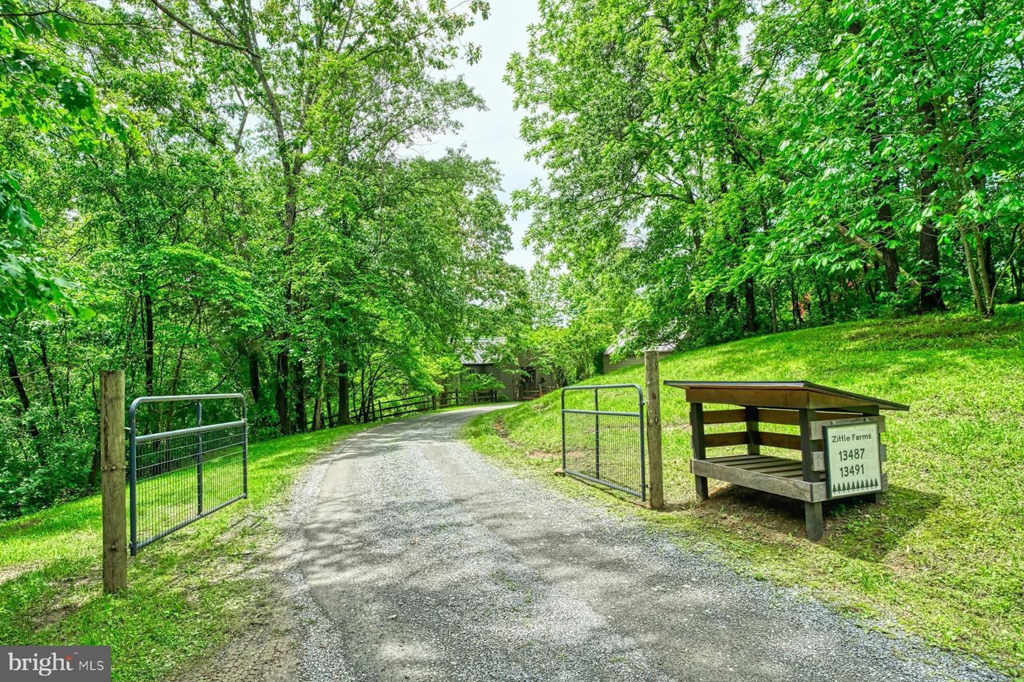 13487 MIDLANDS FARM LN, LOVETTSVILLE, Virginia 20180, 3 Bedrooms Bedrooms, ,2 BathroomsBathrooms,Residential,For sale,13487 MIDLANDS FARM LN,VALO2097336 MLS # VALO2097336