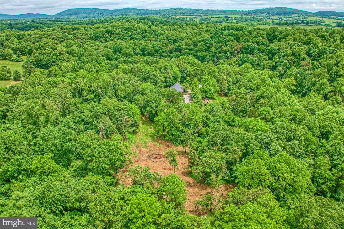 13487 MIDLANDS FARM LN, LOVETTSVILLE, Virginia 20180, 3 Bedrooms Bedrooms, ,2 BathroomsBathrooms,Residential,For sale,13487 MIDLANDS FARM LN,VALO2097336 MLS # VALO2097336