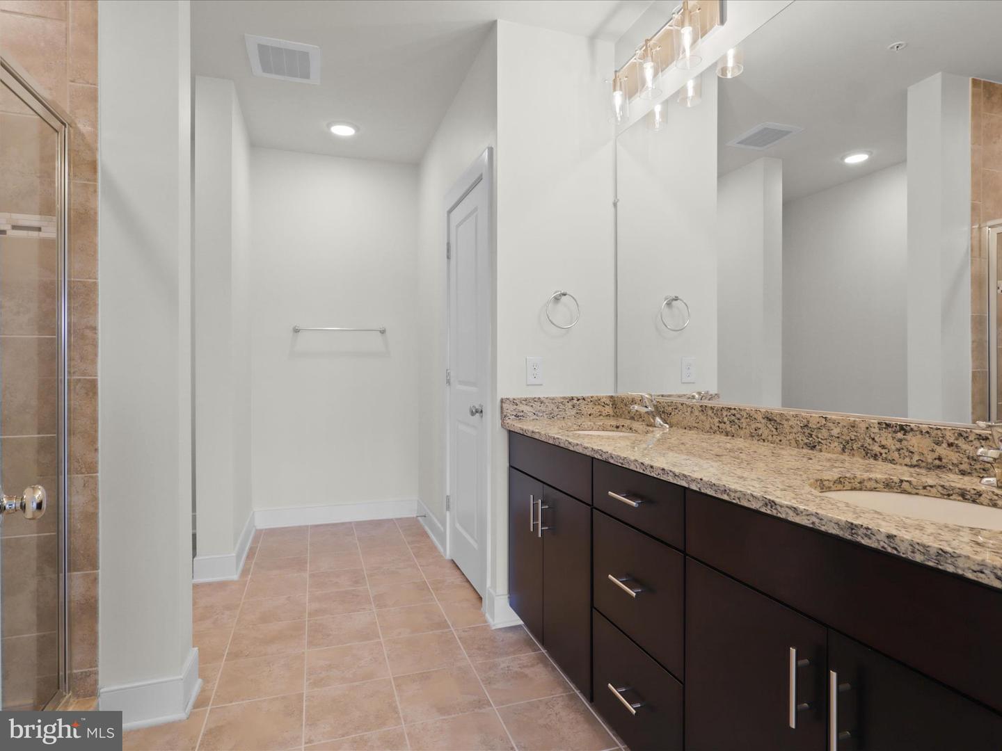 2903 BLEEKER ST #5-401, FAIRFAX, Virginia 22031, 2 Bedrooms Bedrooms, ,2 BathroomsBathrooms,Residential,For sale,2903 BLEEKER ST #5-401,VAFX2242160 MLS # VAFX2242160