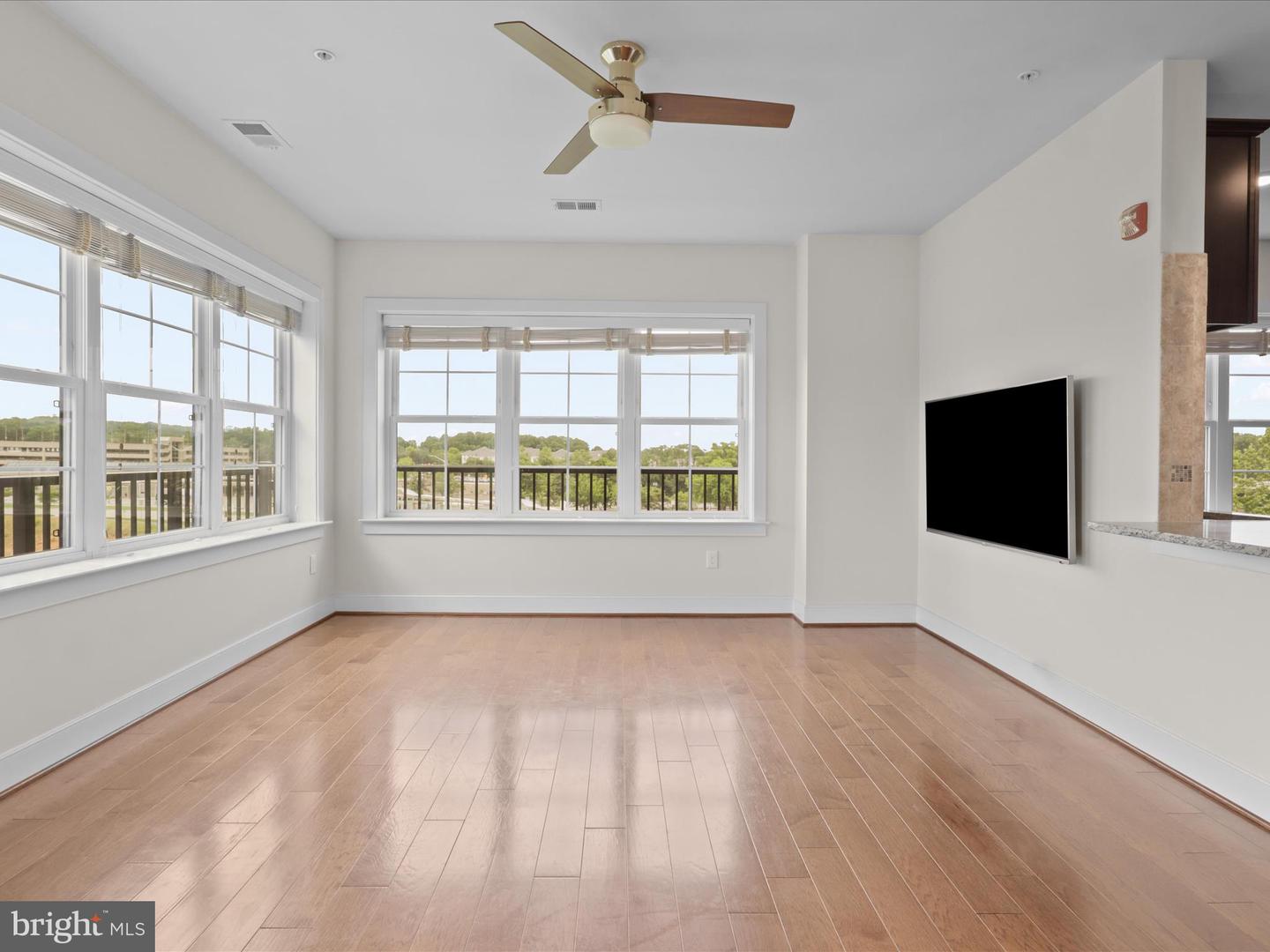 2903 BLEEKER ST #5-401, FAIRFAX, Virginia 22031, 2 Bedrooms Bedrooms, ,2 BathroomsBathrooms,Residential,For sale,2903 BLEEKER ST #5-401,VAFX2242160 MLS # VAFX2242160