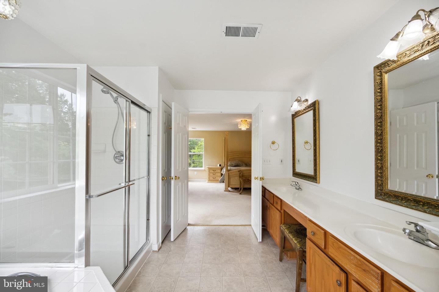8456 SUMMER BREEZE PL, MANASSAS, Virginia 20112, 5 Bedrooms Bedrooms, ,4 BathroomsBathrooms,Residential,For sale,8456 SUMMER BREEZE PL,VAPW2095284 MLS # VAPW2095284