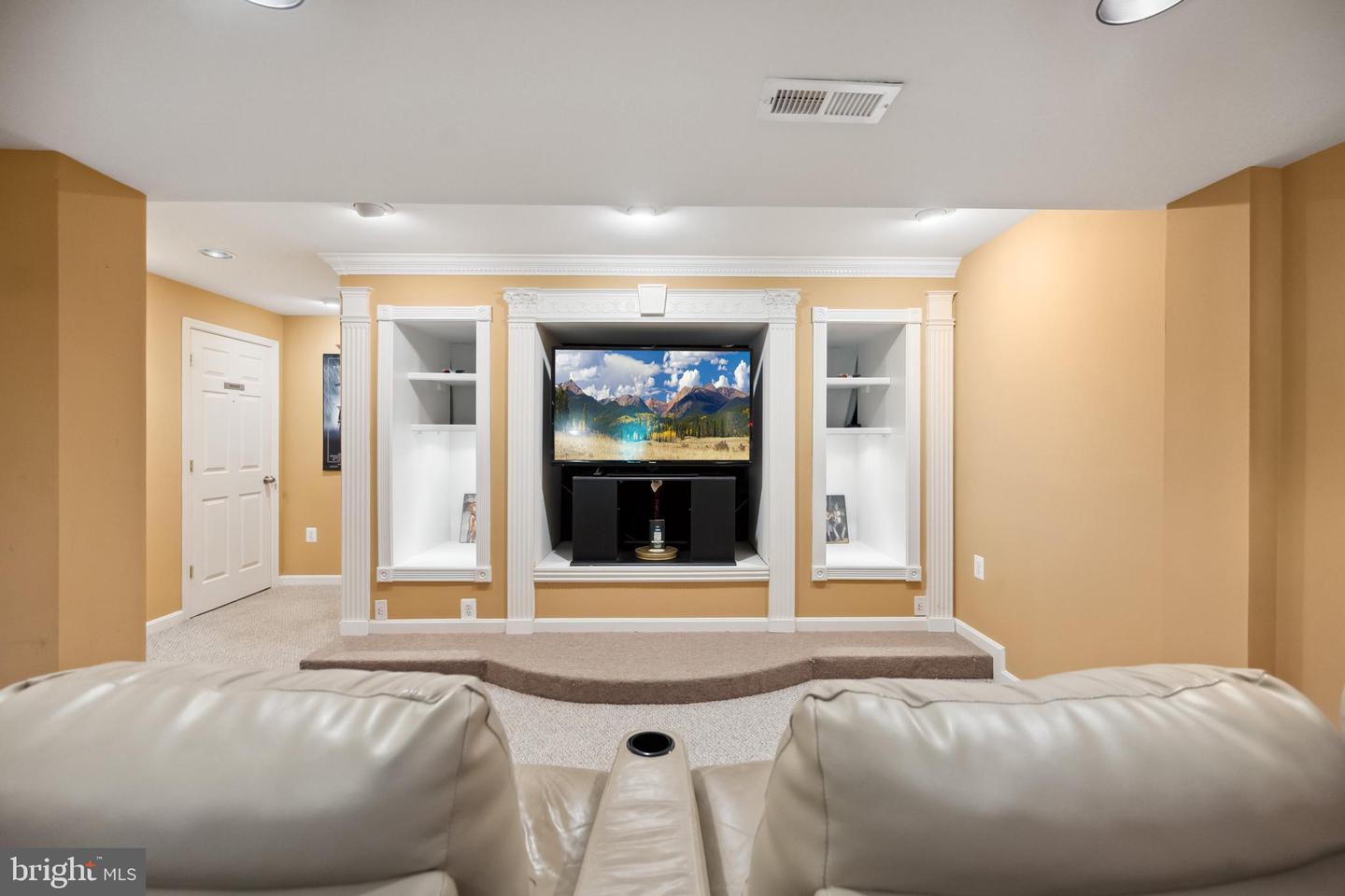 8456 SUMMER BREEZE PL, MANASSAS, Virginia 20112, 5 Bedrooms Bedrooms, ,4 BathroomsBathrooms,Residential,For sale,8456 SUMMER BREEZE PL,VAPW2095284 MLS # VAPW2095284