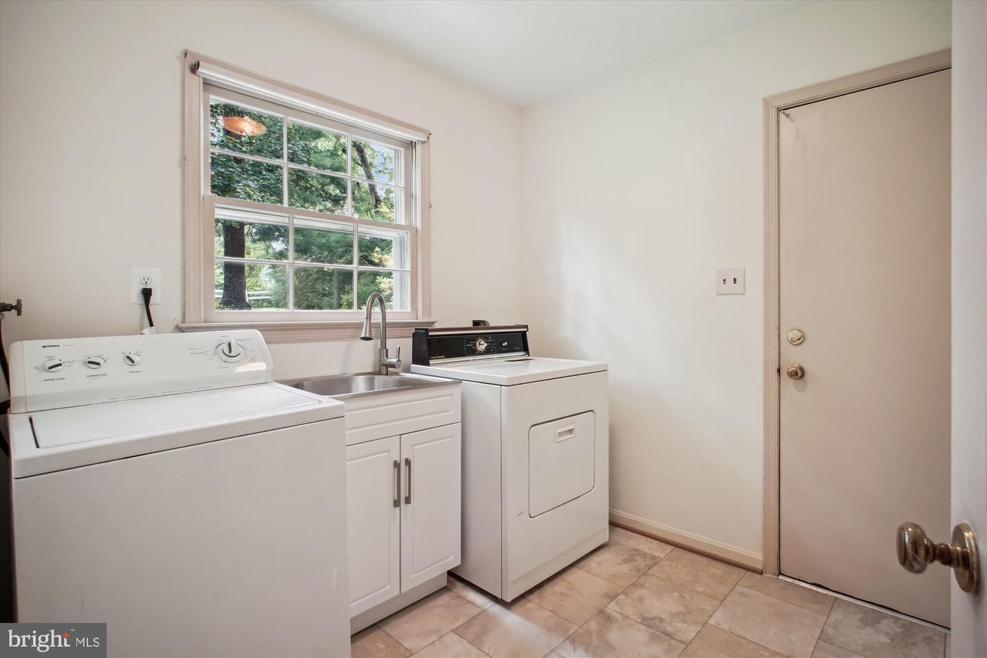 1881 COLD CREEK CT, VIENNA, Virginia 22182, 4 Bedrooms Bedrooms, ,3 BathroomsBathrooms,Residential,For sale,1881 COLD CREEK CT,VAFX2242630 MLS # VAFX2242630