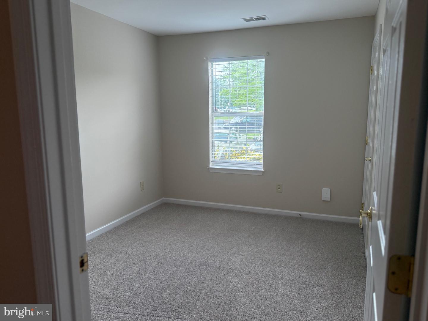 11002 KOMAN CIR, MANASSAS, Virginia 20109, 2 Bedrooms Bedrooms, ,2 BathroomsBathrooms,Residential,For sale,11002 KOMAN CIR,VAPW2095038 MLS # VAPW2095038