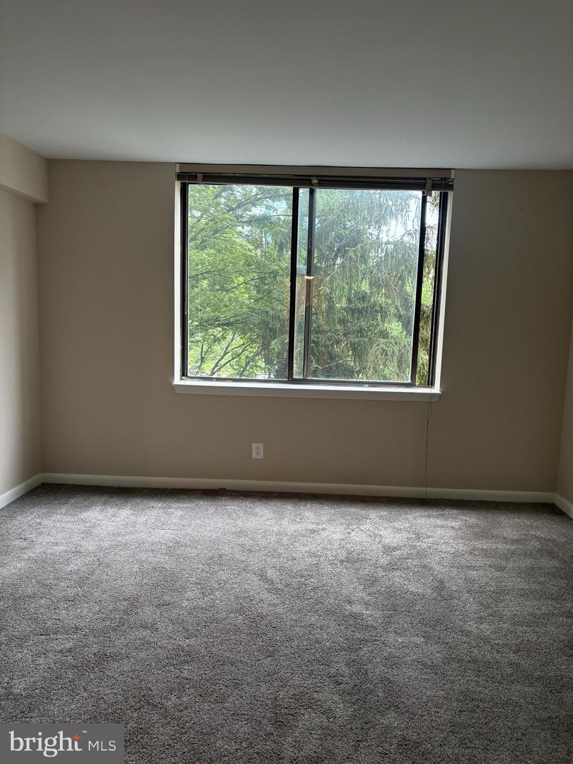 3709 S GEORGE MASON DR #305, FALLS CHURCH, Virginia 22041, 3 Bedrooms Bedrooms, ,2 BathroomsBathrooms,Residential,For sale,3709 S GEORGE MASON DR #305,VAFX2242252 MLS # VAFX2242252