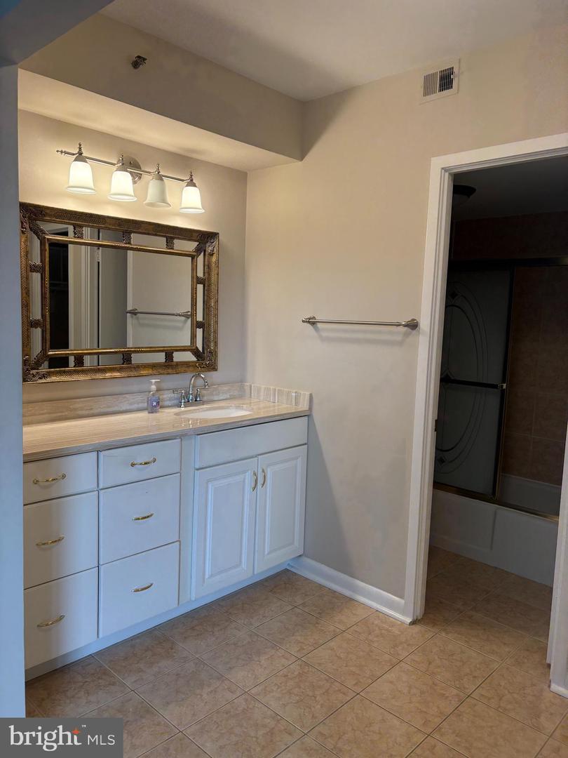 3709 S GEORGE MASON DR #305, FALLS CHURCH, Virginia 22041, 3 Bedrooms Bedrooms, ,2 BathroomsBathrooms,Residential,For sale,3709 S GEORGE MASON DR #305,VAFX2242252 MLS # VAFX2242252