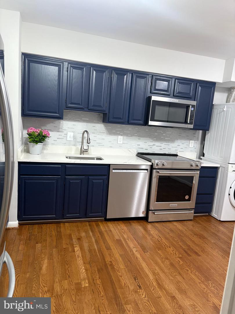 3709 S GEORGE MASON DR #305, FALLS CHURCH, Virginia 22041, 3 Bedrooms Bedrooms, ,2 BathroomsBathrooms,Residential,For sale,3709 S GEORGE MASON DR #305,VAFX2242252 MLS # VAFX2242252