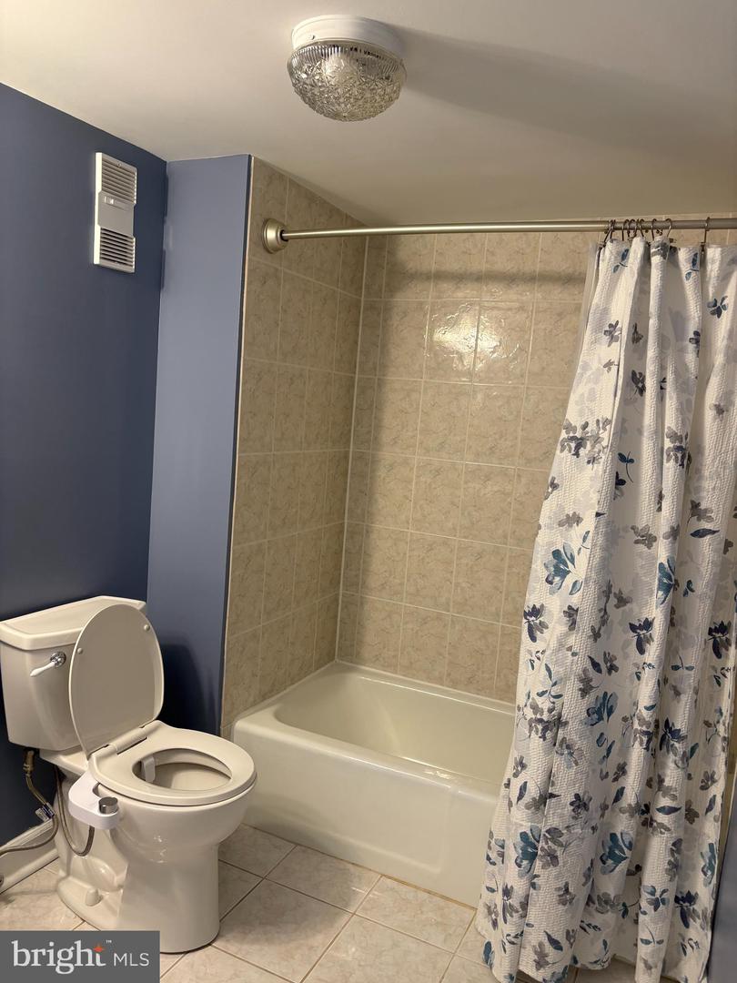 3709 S GEORGE MASON DR #305, FALLS CHURCH, Virginia 22041, 3 Bedrooms Bedrooms, ,2 BathroomsBathrooms,Residential,For sale,3709 S GEORGE MASON DR #305,VAFX2242252 MLS # VAFX2242252