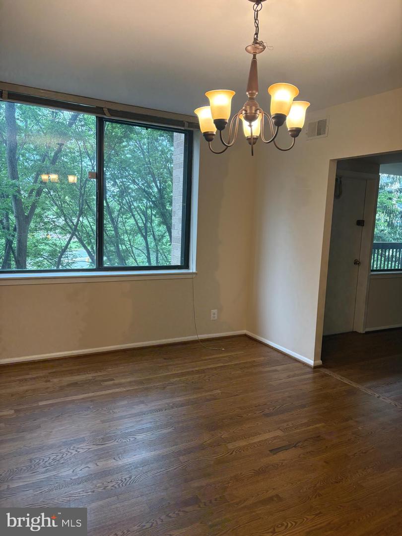3709 S GEORGE MASON DR #305, FALLS CHURCH, Virginia 22041, 3 Bedrooms Bedrooms, ,2 BathroomsBathrooms,Residential,For sale,3709 S GEORGE MASON DR #305,VAFX2242252 MLS # VAFX2242252