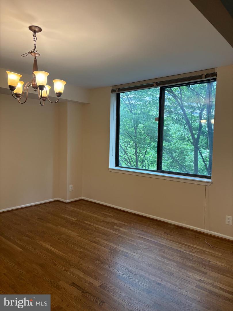 3709 S GEORGE MASON DR #305, FALLS CHURCH, Virginia 22041, 3 Bedrooms Bedrooms, ,2 BathroomsBathrooms,Residential,For sale,3709 S GEORGE MASON DR #305,VAFX2242252 MLS # VAFX2242252