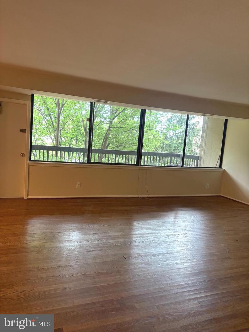 3709 S GEORGE MASON DR #305, FALLS CHURCH, Virginia 22041, 3 Bedrooms Bedrooms, ,2 BathroomsBathrooms,Residential,For sale,3709 S GEORGE MASON DR #305,VAFX2242252 MLS # VAFX2242252
