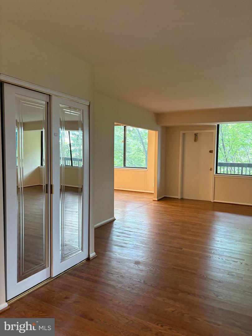 3709 S GEORGE MASON DR #305, FALLS CHURCH, Virginia 22041, 3 Bedrooms Bedrooms, ,2 BathroomsBathrooms,Residential,For sale,3709 S GEORGE MASON DR #305,VAFX2242252 MLS # VAFX2242252