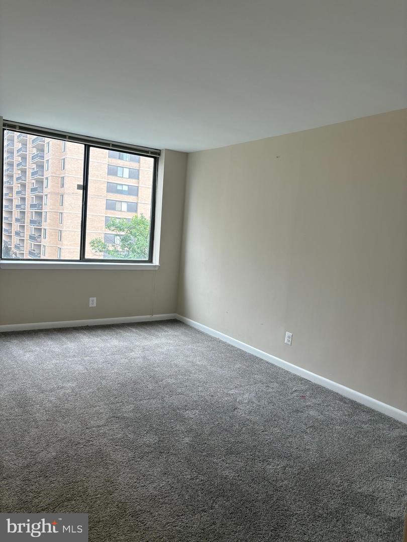 3709 S GEORGE MASON DR #305, FALLS CHURCH, Virginia 22041, 3 Bedrooms Bedrooms, ,2 BathroomsBathrooms,Residential,For sale,3709 S GEORGE MASON DR #305,VAFX2242252 MLS # VAFX2242252