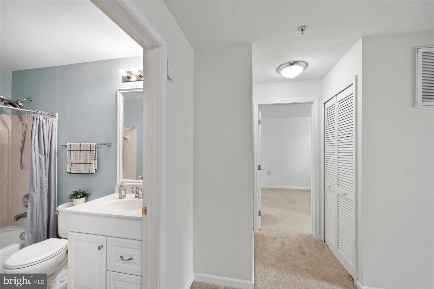 6124 ASTER HAVEN CIR, HAYMARKET, Virginia 20169, 2 Bedrooms Bedrooms, ,2 BathroomsBathrooms,Residential,For sale,6124 ASTER HAVEN CIR,VAPW2095252 MLS # VAPW2095252