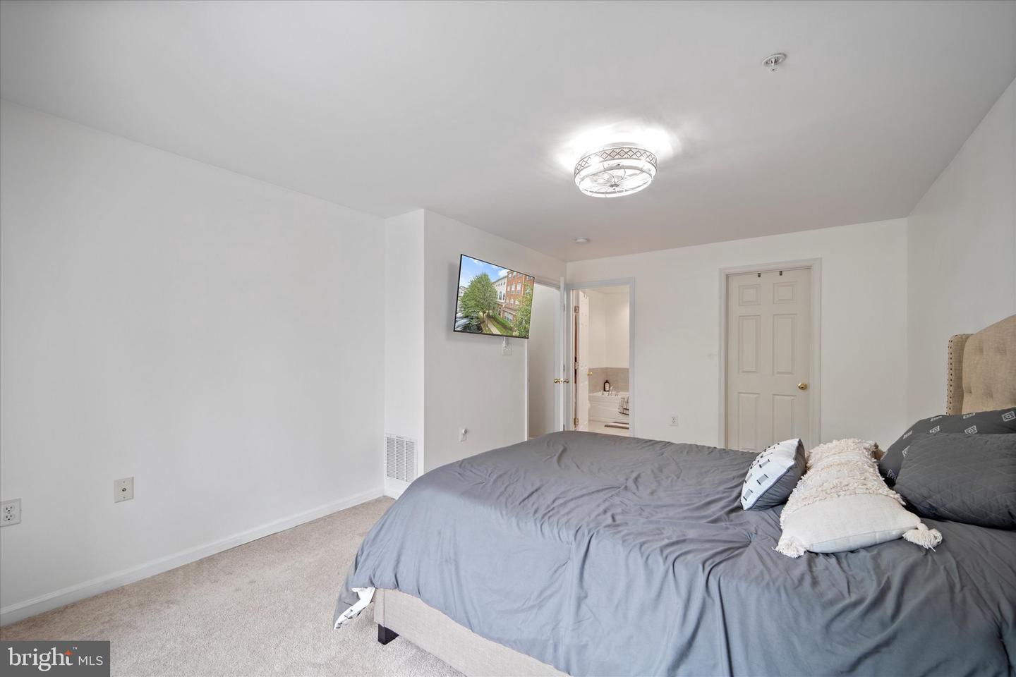 6124 ASTER HAVEN CIR, HAYMARKET, Virginia 20169, 2 Bedrooms Bedrooms, ,2 BathroomsBathrooms,Residential,For sale,6124 ASTER HAVEN CIR,VAPW2095252 MLS # VAPW2095252