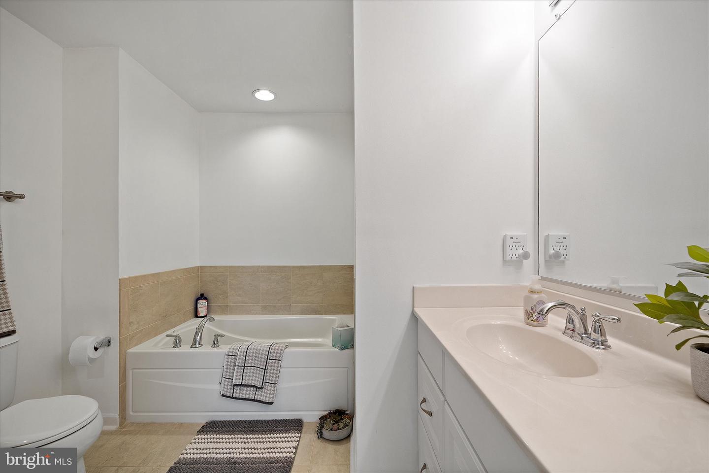 6124 ASTER HAVEN CIR, HAYMARKET, Virginia 20169, 2 Bedrooms Bedrooms, ,2 BathroomsBathrooms,Residential,For sale,6124 ASTER HAVEN CIR,VAPW2095252 MLS # VAPW2095252