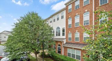 6124 ASTER HAVEN CIR, HAYMARKET, Virginia 20169, 2 Bedrooms Bedrooms, ,2 BathroomsBathrooms,Residential,For sale,6124 ASTER HAVEN CIR,VAPW2095252 MLS # VAPW2095252