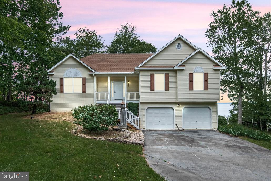 1753 NORTH INDEPENDENCE DRIVE, MONTROSS, Virginia 22520, 3 Bedrooms Bedrooms, 11 Rooms Rooms,3 BathroomsBathrooms,Residential,For sale,1753 NORTH INDEPENDENCE DRIVE,VAWE2008954 MLS # VAWE2008954