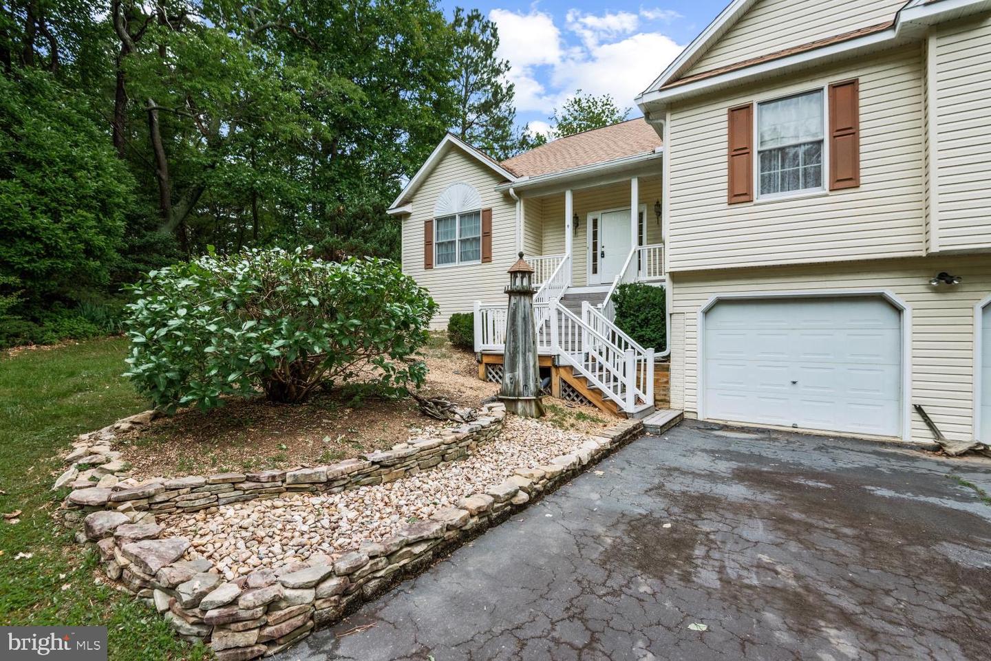 1753 NORTH INDEPENDENCE DRIVE, MONTROSS, Virginia 22520, 3 Bedrooms Bedrooms, 11 Rooms Rooms,3 BathroomsBathrooms,Residential,For sale,1753 NORTH INDEPENDENCE DRIVE,VAWE2008954 MLS # VAWE2008954