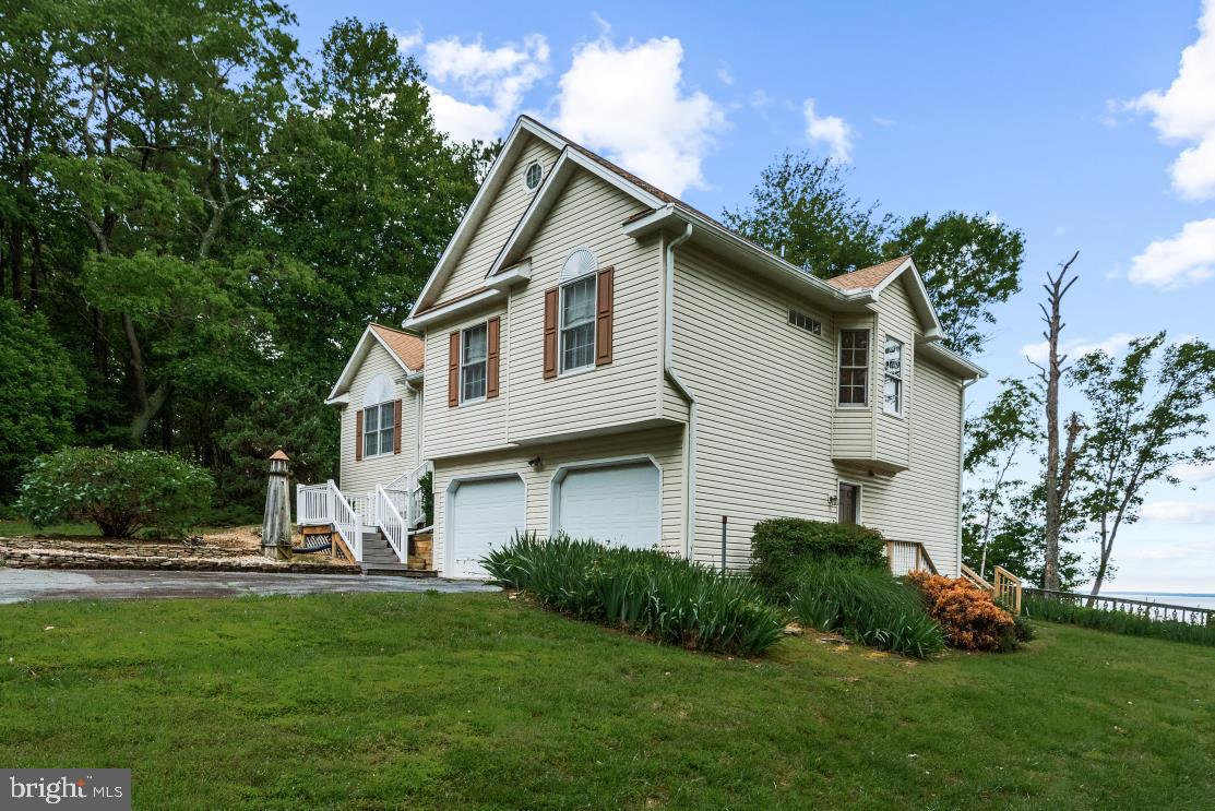 1753 NORTH INDEPENDENCE DRIVE, MONTROSS, Virginia 22520, 3 Bedrooms Bedrooms, 11 Rooms Rooms,3 BathroomsBathrooms,Residential,For sale,1753 NORTH INDEPENDENCE DRIVE,VAWE2008954 MLS # VAWE2008954