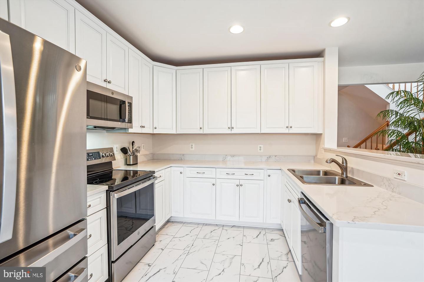 42701 ROLLING ROCK SQ, CHANTILLY, Virginia 20152, 3 Bedrooms Bedrooms, ,2 BathroomsBathrooms,Residential,For sale,42701 ROLLING ROCK SQ,VALO2097648 MLS # VALO2097648