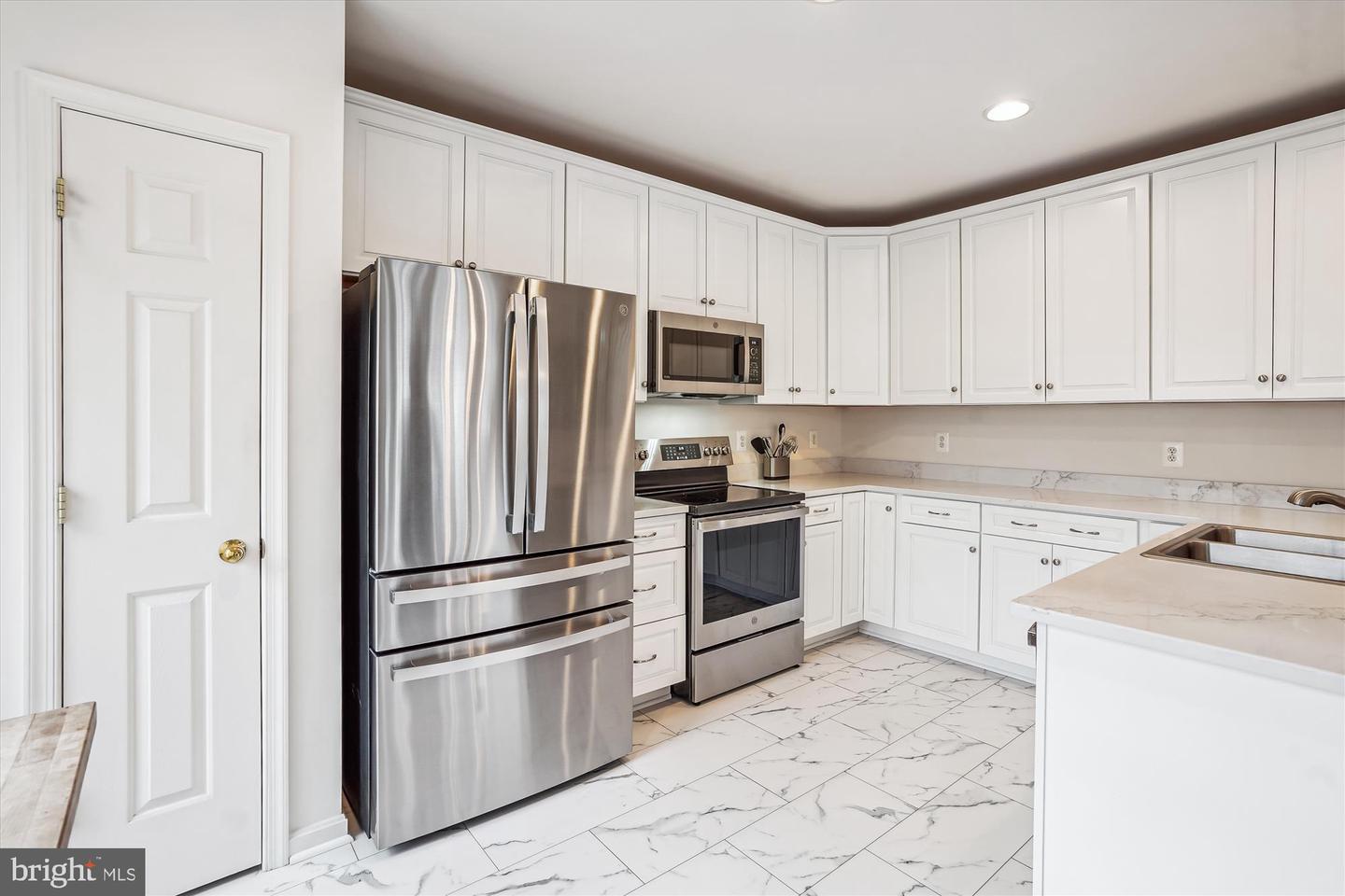 42701 ROLLING ROCK SQ, CHANTILLY, Virginia 20152, 3 Bedrooms Bedrooms, ,2 BathroomsBathrooms,Residential,For sale,42701 ROLLING ROCK SQ,VALO2097648 MLS # VALO2097648