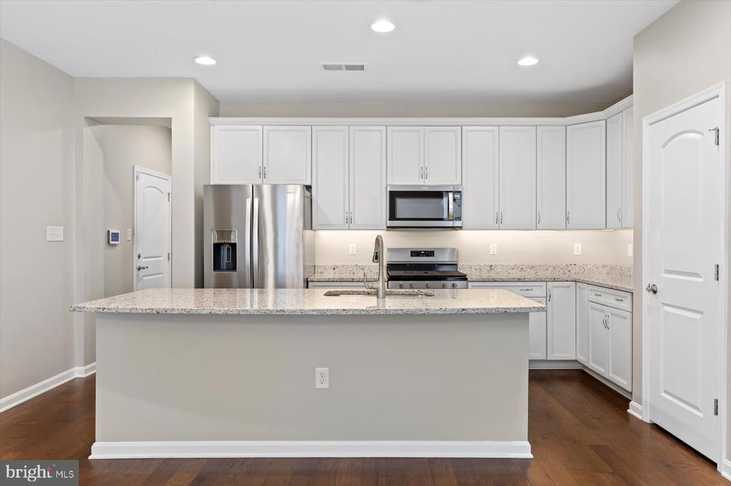 6508 BOXWELL DR, FREDERICKSBURG, Virginia 22407, 2 Bedrooms Bedrooms, ,2 BathroomsBathrooms,Residential,6508 BOXWELL DR,VASP2032622 MLS # VASP2032622