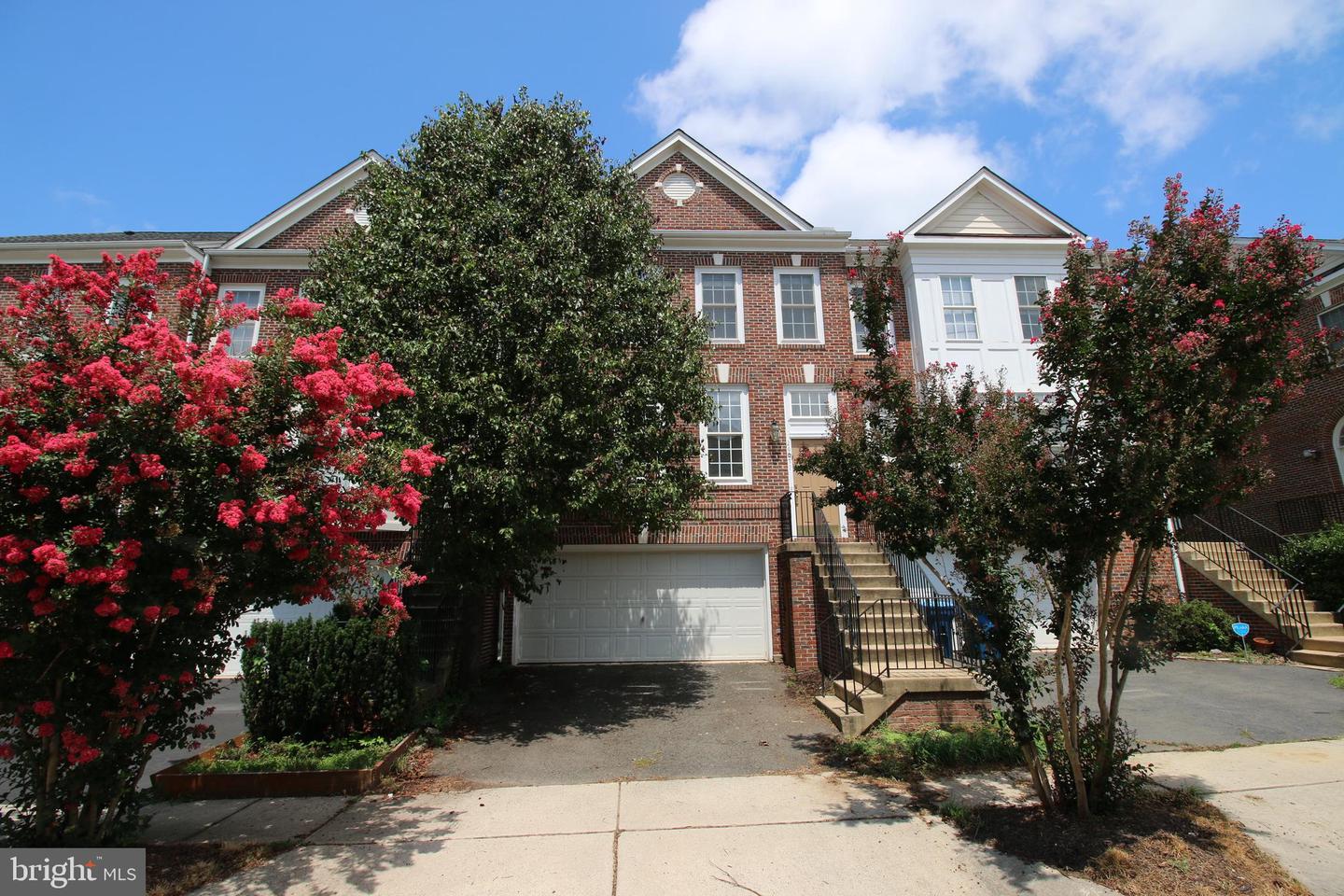 26071 NIMBLETON SQ, CHANTILLY, Virginia 20152, 3 Bedrooms Bedrooms, ,2 BathroomsBathrooms,Residential,For sale,26071 NIMBLETON SQ,VALO2088120 MLS # VALO2088120