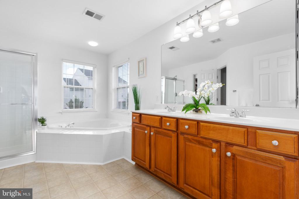 9016 LAUREL OAK LN, FREDERICKSBURG, Virginia 22407, 4 Bedrooms Bedrooms, ,2 BathroomsBathrooms,Residential,9016 LAUREL OAK LN,VASP2033190 MLS # VASP2033190