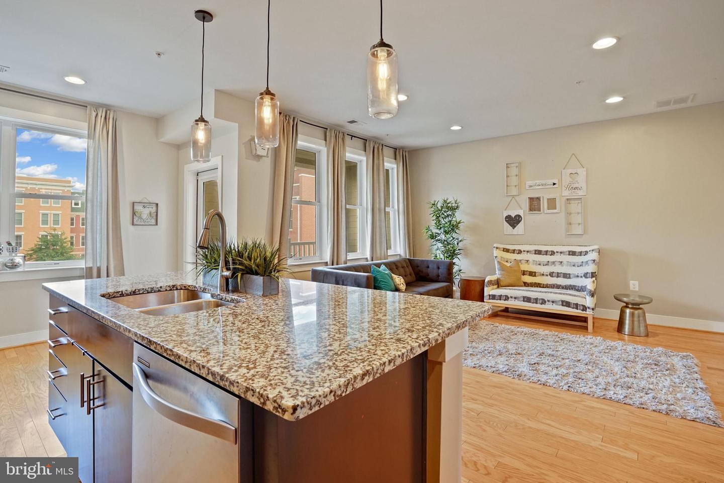 2209 RICHMOND HWY #102, ALEXANDRIA, Virginia 22301, 3 Bedrooms Bedrooms, ,2 BathroomsBathrooms,Residential,For sale,2209 RICHMOND HWY #102,VAAX2044156 MLS # VAAX2044156