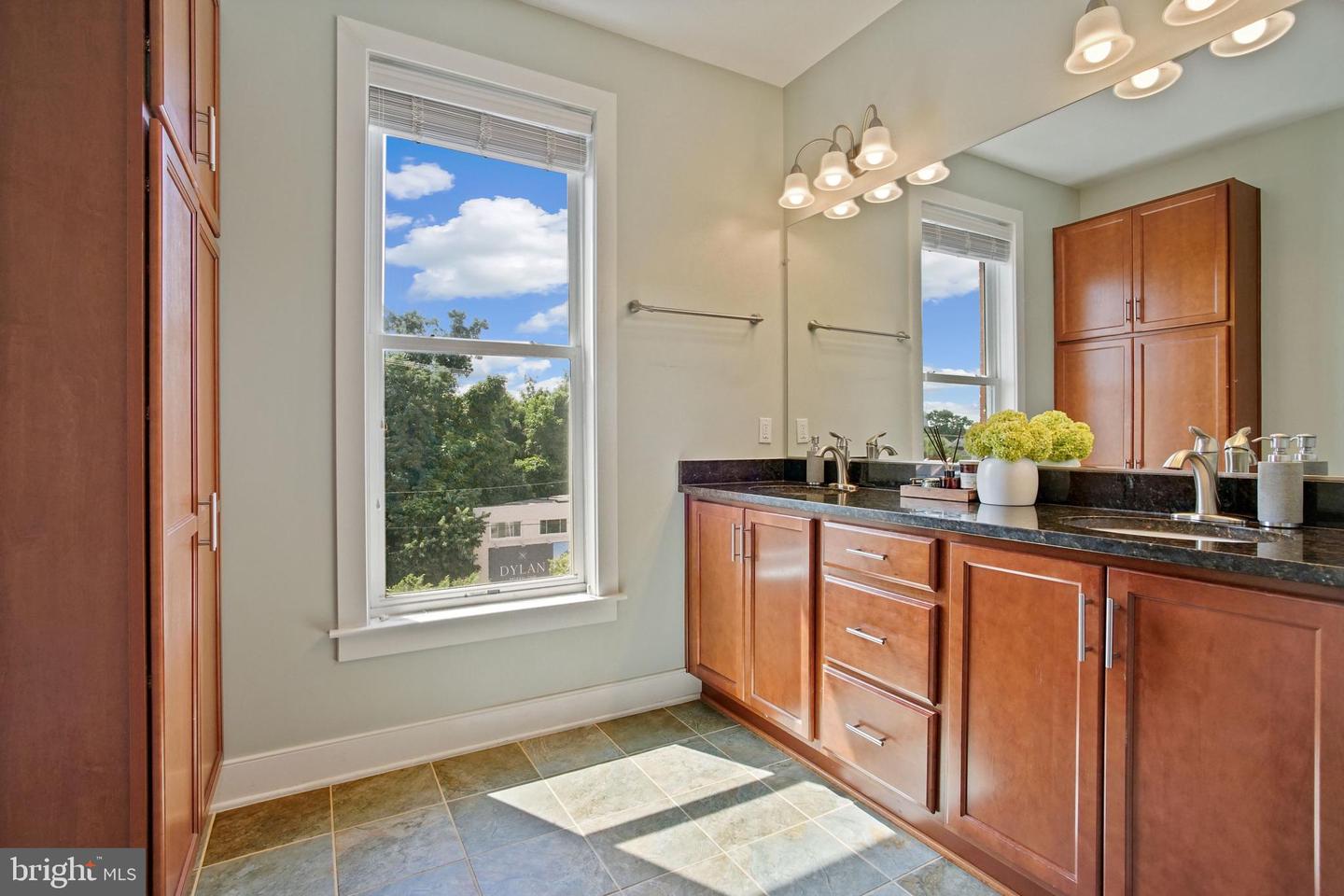 2209 RICHMOND HWY #102, ALEXANDRIA, Virginia 22301, 3 Bedrooms Bedrooms, ,2 BathroomsBathrooms,Residential,For sale,2209 RICHMOND HWY #102,VAAX2044156 MLS # VAAX2044156