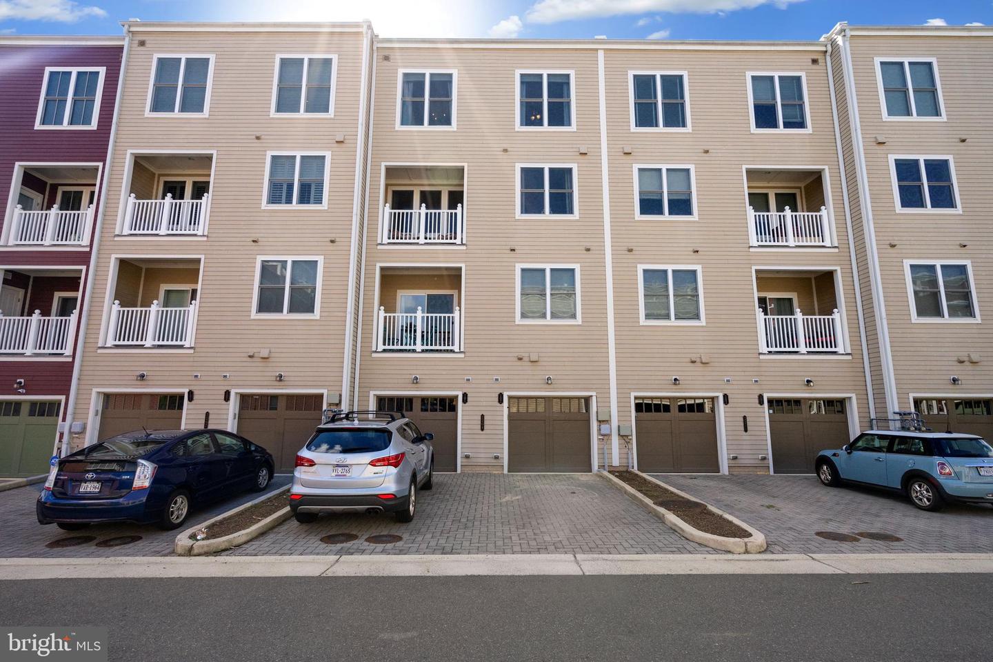 2209 RICHMOND HWY #102, ALEXANDRIA, Virginia 22301, 3 Bedrooms Bedrooms, ,2 BathroomsBathrooms,Residential,For sale,2209 RICHMOND HWY #102,VAAX2044156 MLS # VAAX2044156