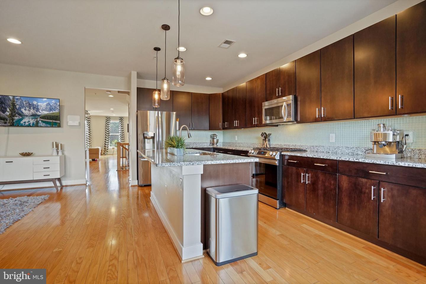 2209 RICHMOND HWY #102, ALEXANDRIA, Virginia 22301, 3 Bedrooms Bedrooms, ,2 BathroomsBathrooms,Residential,For sale,2209 RICHMOND HWY #102,VAAX2044156 MLS # VAAX2044156