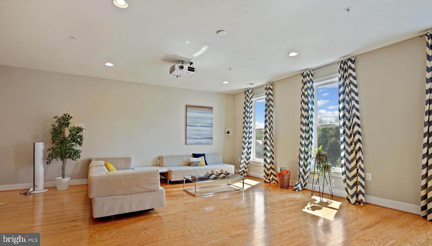 2209 RICHMOND HWY #102, ALEXANDRIA, Virginia 22301, 3 Bedrooms Bedrooms, ,2 BathroomsBathrooms,Residential,For sale,2209 RICHMOND HWY #102,VAAX2044156 MLS # VAAX2044156