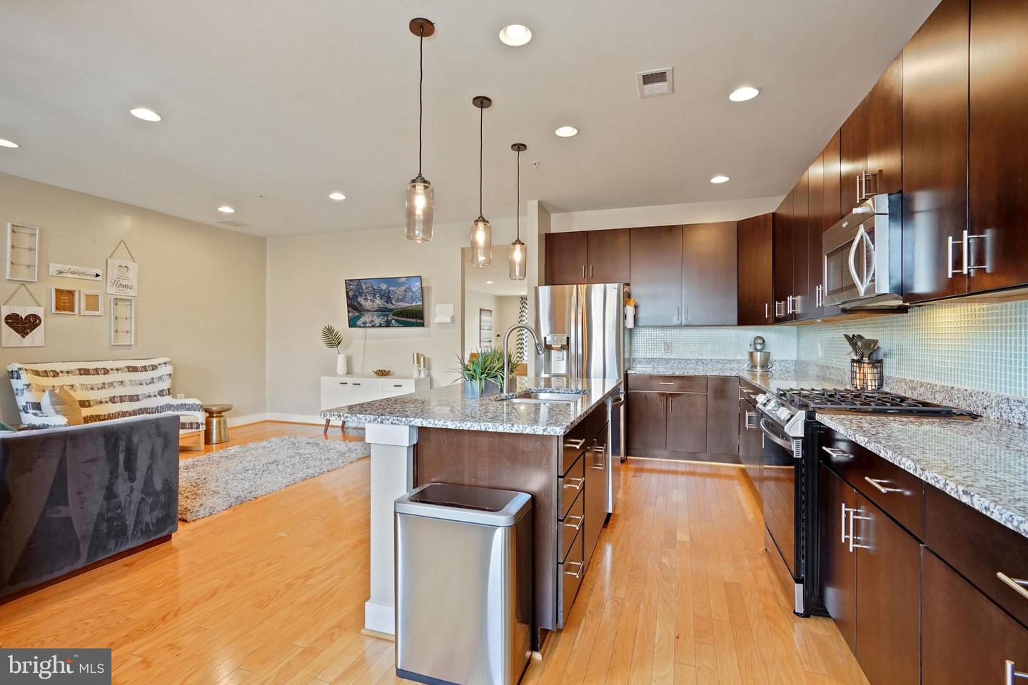 2209 RICHMOND HWY #102, ALEXANDRIA, Virginia 22301, 3 Bedrooms Bedrooms, ,2 BathroomsBathrooms,Residential,For sale,2209 RICHMOND HWY #102,VAAX2044156 MLS # VAAX2044156