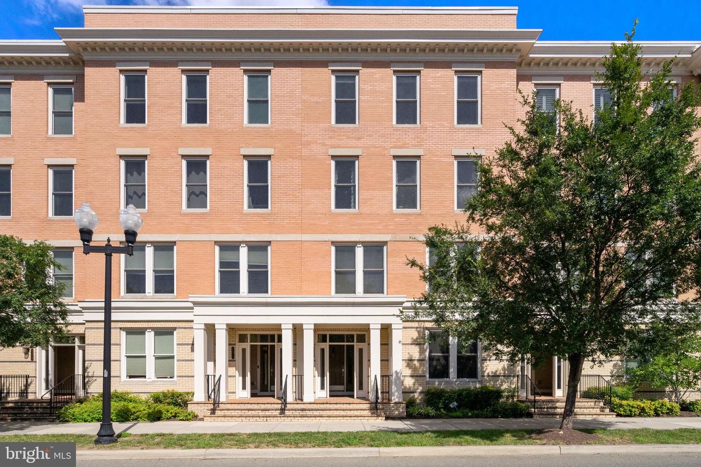 2209 RICHMOND HWY #102, ALEXANDRIA, Virginia 22301, 3 Bedrooms Bedrooms, ,2 BathroomsBathrooms,Residential,For sale,2209 RICHMOND HWY #102,VAAX2044156 MLS # VAAX2044156