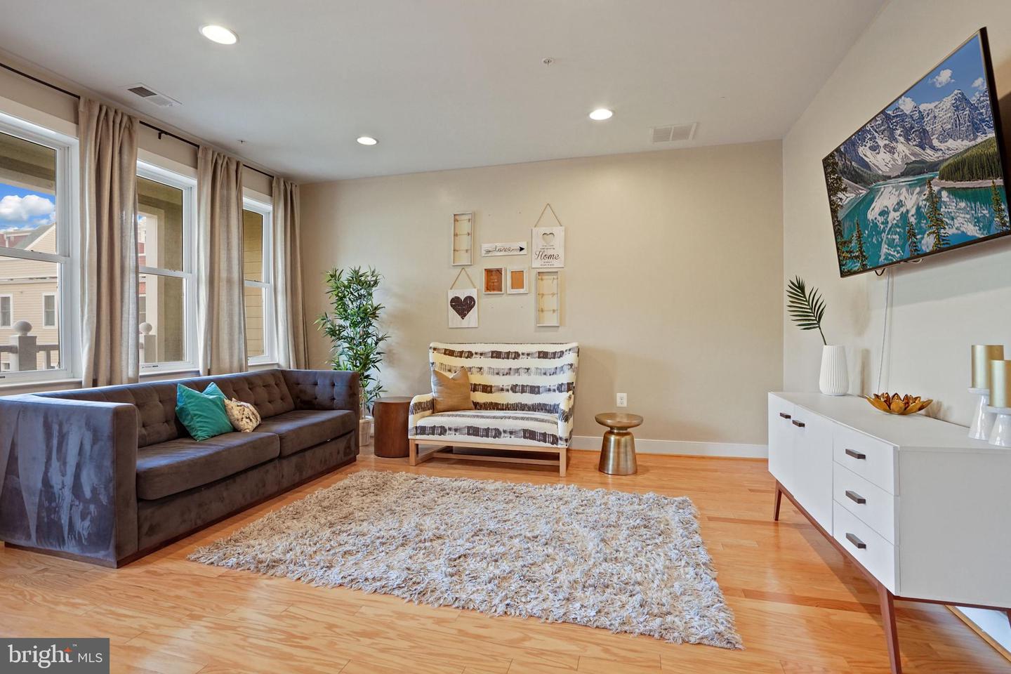 2209 RICHMOND HWY #102, ALEXANDRIA, Virginia 22301, 3 Bedrooms Bedrooms, ,2 BathroomsBathrooms,Residential,For sale,2209 RICHMOND HWY #102,VAAX2044156 MLS # VAAX2044156