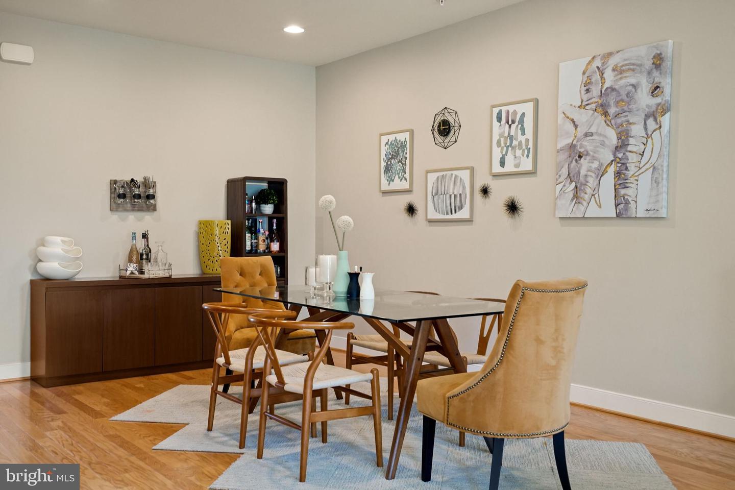 2209 RICHMOND HWY #102, ALEXANDRIA, Virginia 22301, 3 Bedrooms Bedrooms, ,2 BathroomsBathrooms,Residential,For sale,2209 RICHMOND HWY #102,VAAX2044156 MLS # VAAX2044156
