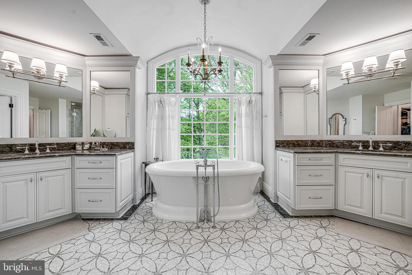 6020 COPELY LN, MCLEAN, Virginia 22101, 6 Bedrooms Bedrooms, ,5 BathroomsBathrooms,Residential,For sale,6020 COPELY LN,VAFX2236232 MLS # VAFX2236232